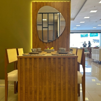 *Mesa com painel ripado Colonia C/Espelho + 4 Cadeiras