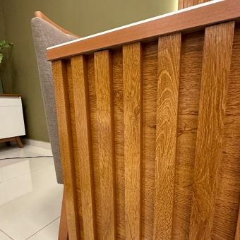 *Mesa com painel ripado Colonia S/Espelho + 4 Cadeiras