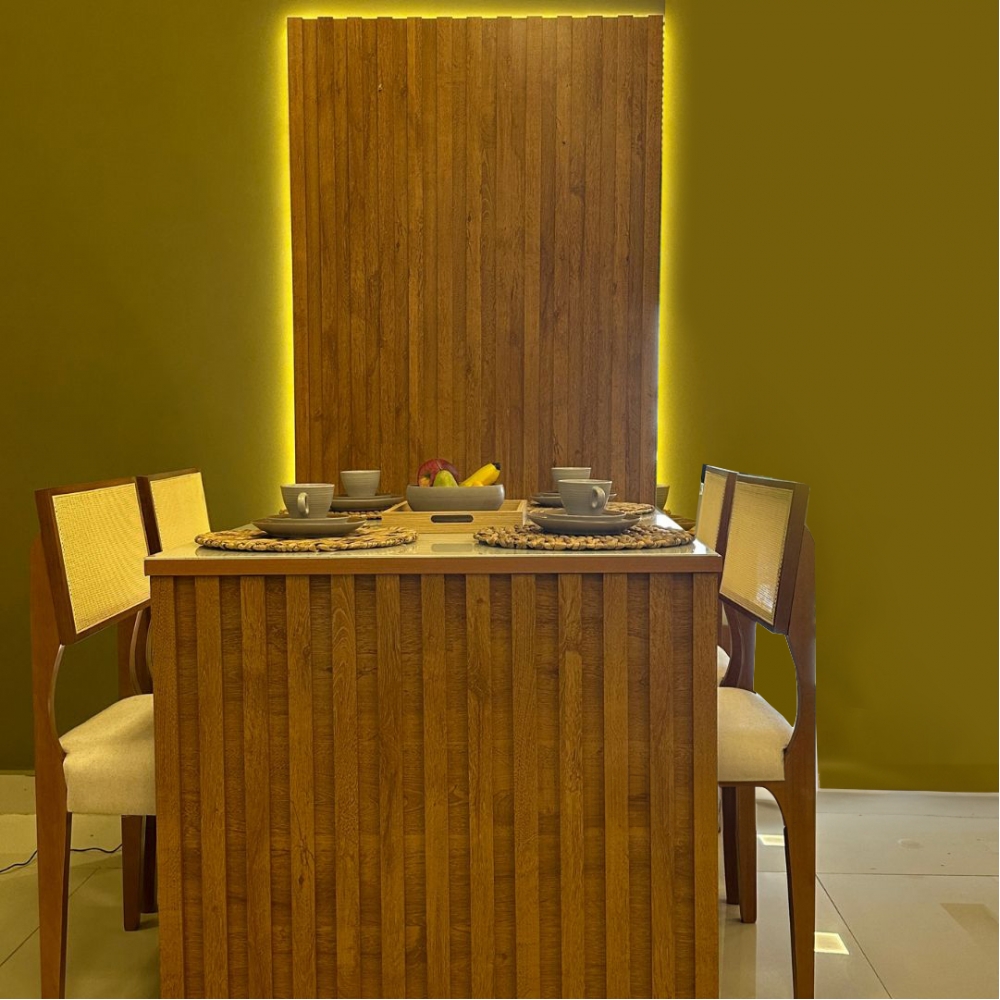 *Mesa com painel ripado Colonia S/Espelho + 4 Cadeiras - Cadeira Armani tela