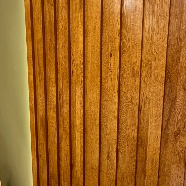 *Mesa com painel ripado Colonia S/Espelho + 4 Cadeiras - Cadeira Armani tela