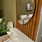 *Mesa com painel ripado Colonia C/Espelho + 4 Cadeiras - Cadeira coimbra Bege